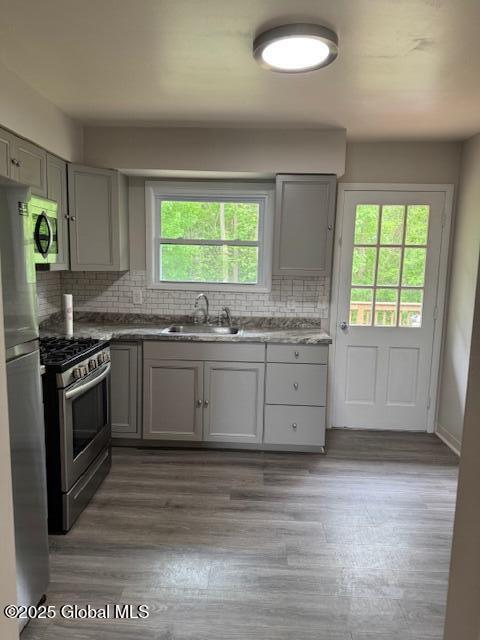 3 Loralee Dr, Colonie Village, NY 12205 - kitchen featuring appliances with stainless steel finishes, gray cabinetry, a sink, and healthy amount of natural light