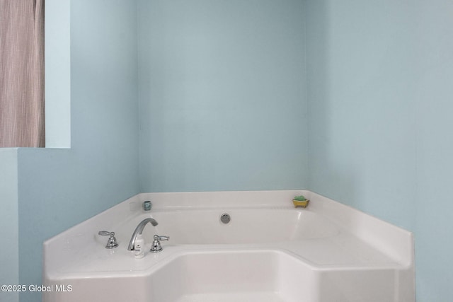 23 Line Dr, Brunswick, NY 12180 - full bath with a garden tub