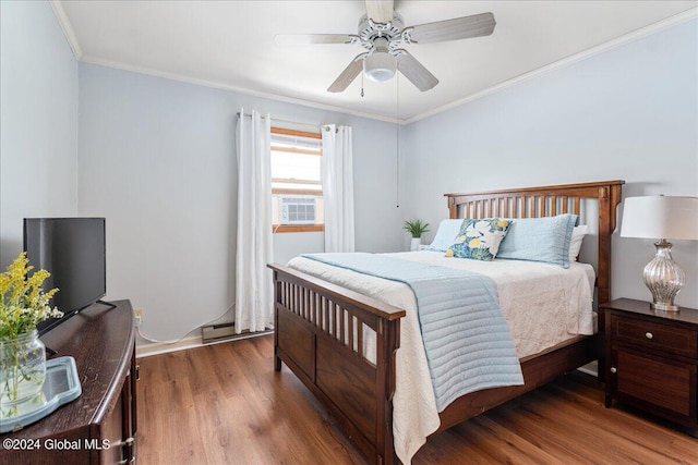 bedroom featuring wood finished floors, ornamental molding, a ceiling fan, and cooling unit