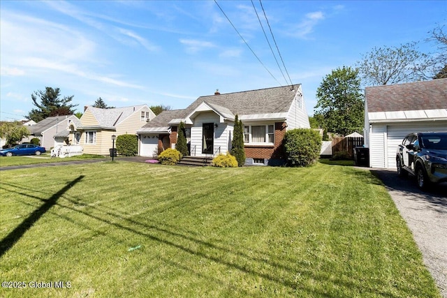 view of front facade featuring a front lawn