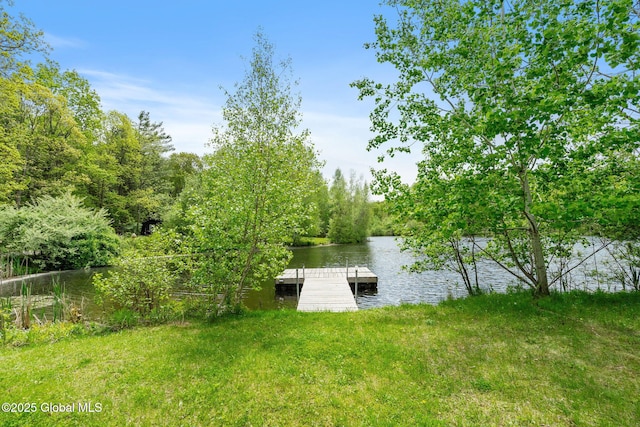 view of yard with a floating dock and a water view