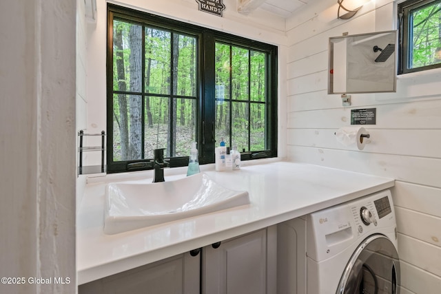 laundry room with washer / dryer