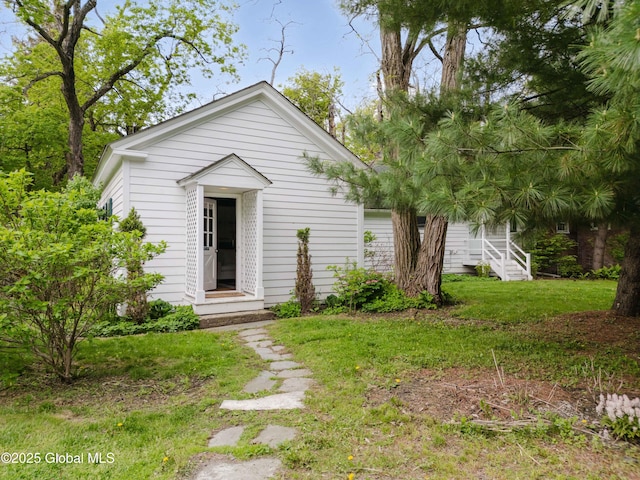632 Albany Tpke, Chatham, NY 12136 - view of front of house with a front lawn