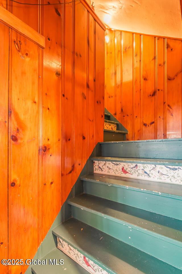 5518 Crooked St, Galway, NY 12074 - view of stairs
