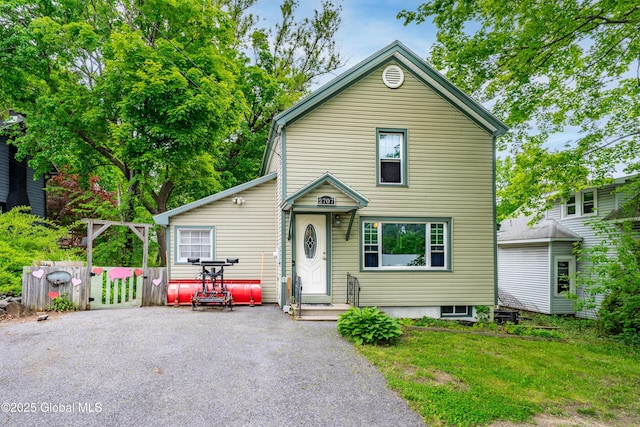 view of front of house with a front lawn