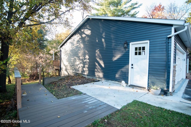 18 Alva St, East Greenbush, NY 12061 - rear view of house with a deck