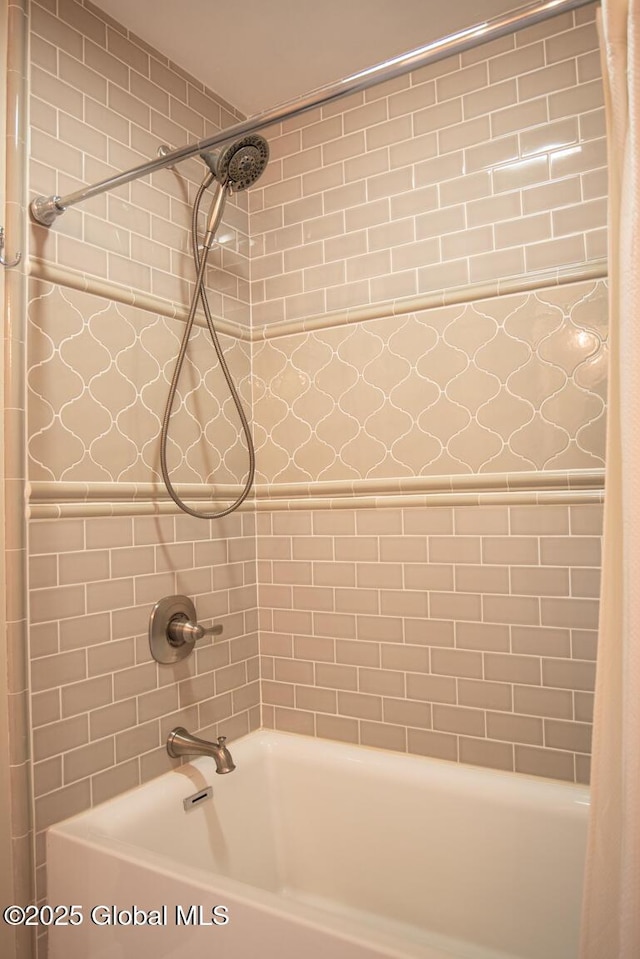 18 Alva St, East Greenbush, NY 12061 - full bathroom with shower / bath combo with shower curtain