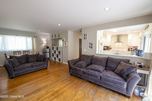 living room featuring light wood-style flooring, healthy amount of natural light, and recessed lighting