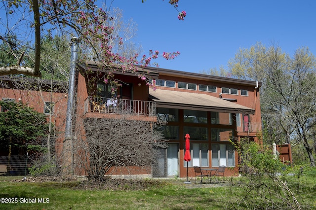 view of front of property with a balcony