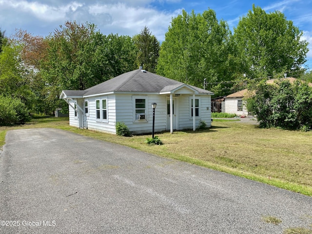 6963 Fuller Station Rd, Schenectady, NY 12303 - view of front facade featuring a front lawn and driveway