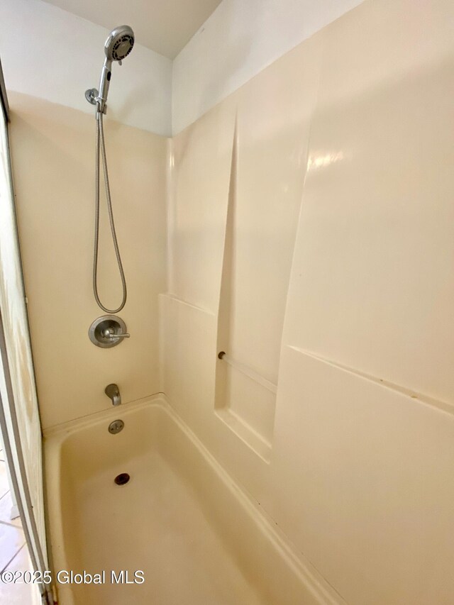 6963 Fuller Station Rd, Schenectady, NY 12303 - view of full bath