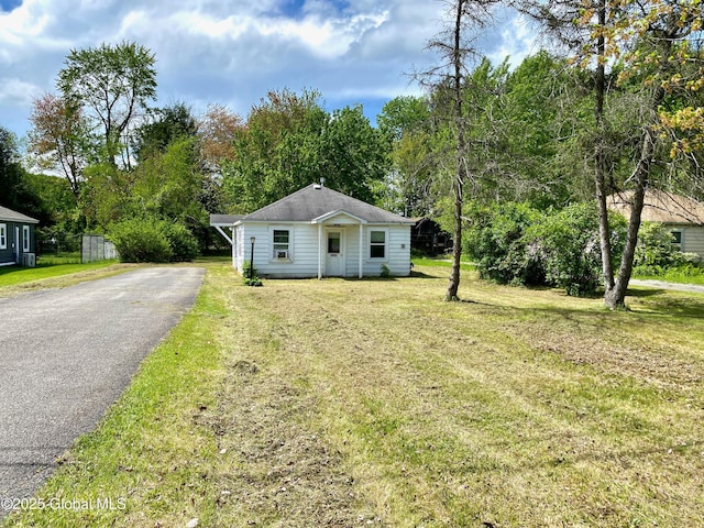 6963 Fuller Station Rd, Schenectady, NY 12303 - view of front of house featuring driveway and a front yard