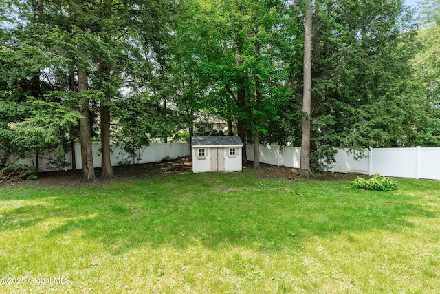 6004 Queen Mary Ct, Schenectady, NY 12303 - view of yard