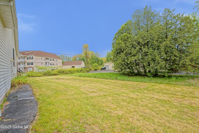 2188 Lynn St, Rotterdam, NY 12306 - view of grassy yard