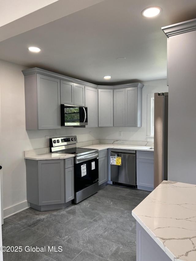 kitchen with stainless steel appliances, gray cabinetry, baseboards, and recessed lighting