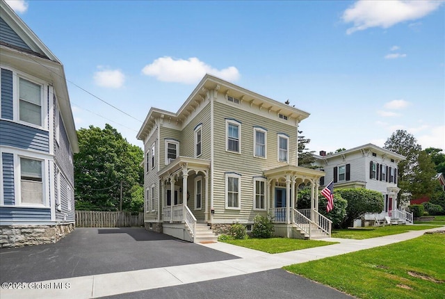 302 S William St, Johnstown, NY 12095 - italianate house with driveway