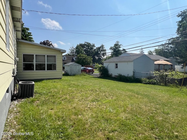 44 Park Ave, Colonie, NY 12110 - view of grassy yard