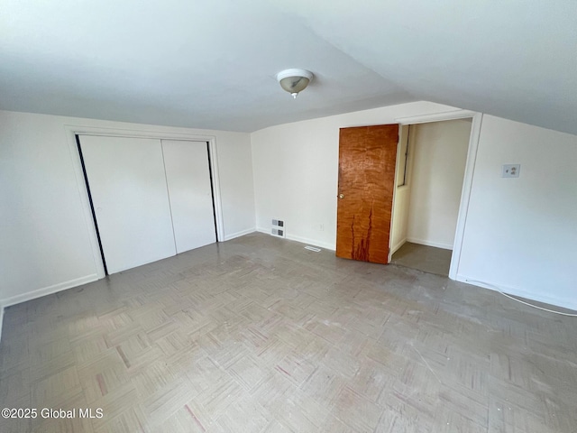 44 Park Ave, Colonie, NY 12110 - bonus room with lofted ceiling and baseboards
