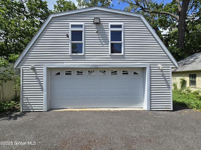 1117 Mcclellan St, Schenectady, NY 12309 - view of garage