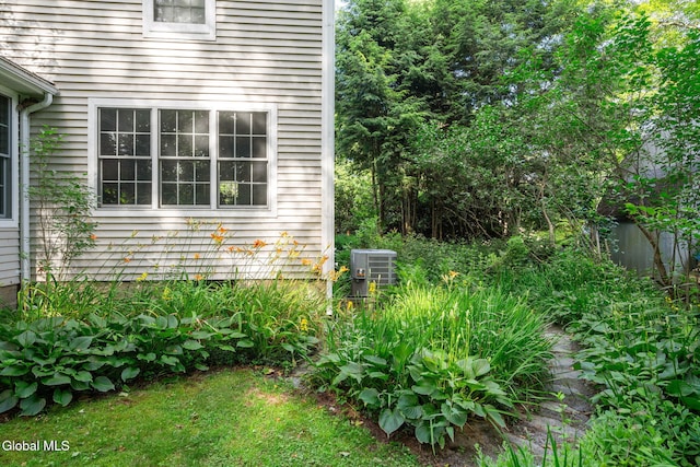 9 Longwood Dr, Saratoga Springs, Inside, NY 12866 - view of yard