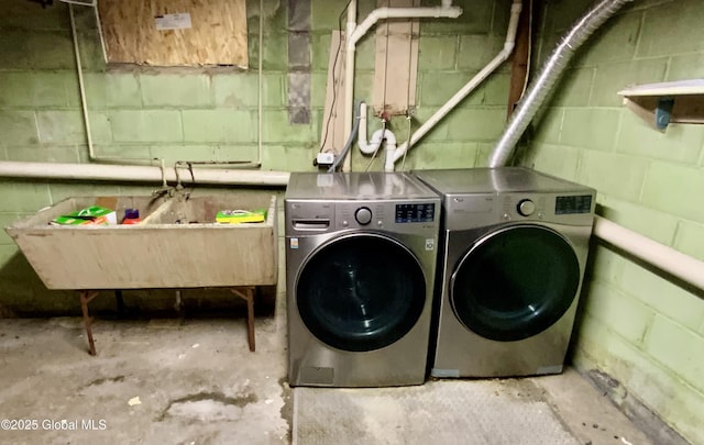 6 Kenyon Dr, Colonie, NY 12205 - laundry room with washer and dryer