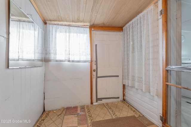 2127 2nd Ave, Watervliet, NY 12189 - view of unfurnished sunroom