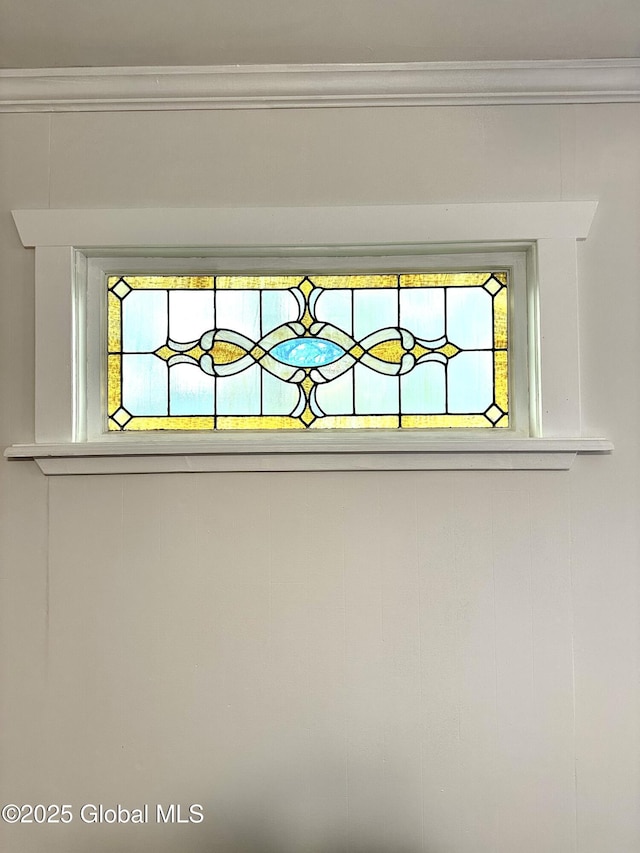 2618 Stanton St, Rotterdam, NY 12306 - detailed view of ornamental molding