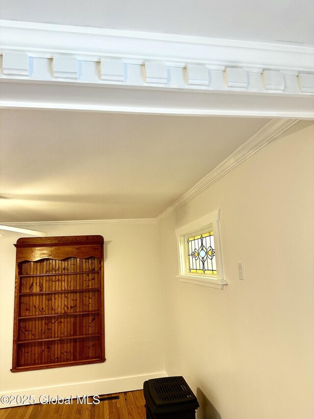 2618 Stanton St, Rotterdam, NY 12306 - detailed view of crown molding