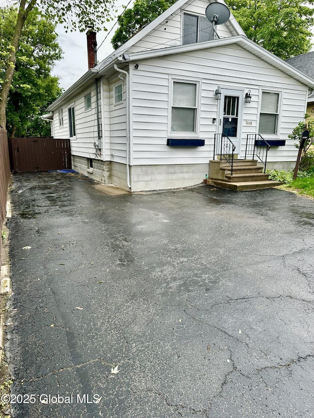 2618 Stanton St, Rotterdam, NY 12306 - view of front of property with a chimney