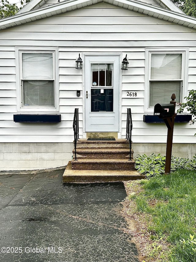 2618 Stanton St, Rotterdam, NY 12306 - view of doorway to property