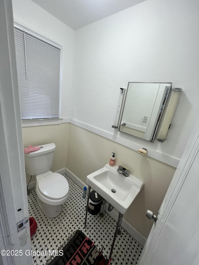 194 S Main Ave, Albany, NY 12208 - bathroom with toilet and baseboards
