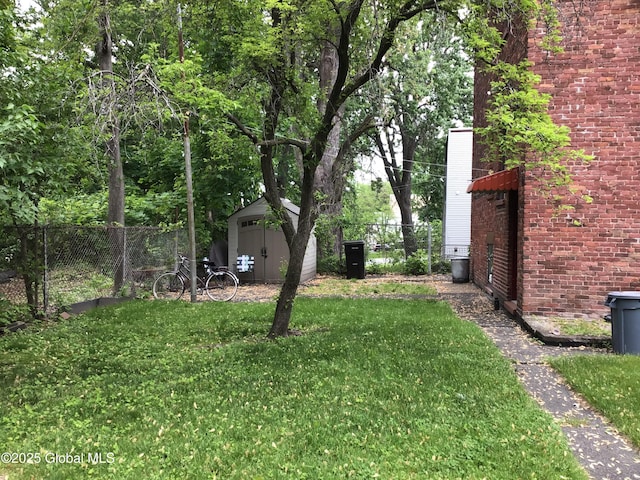 281 10th St, Troy, NY 12180 - view of yard
