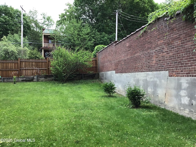 281 10th St, Troy, NY 12180 - view of yard