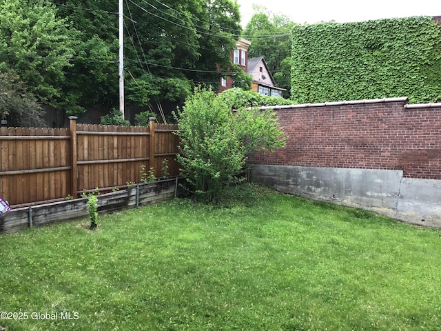 281 10th St, Troy, NY 12180 - view of yard