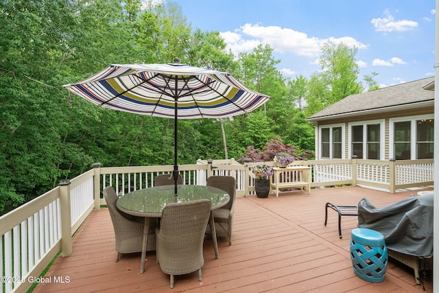 41 Tipperary Way, Clifton Park, NY 12019 - deck with outdoor dining area