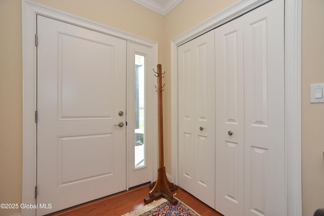 509 Lois Ln, Niskayuna, NY 12304 - foyer featuring wood finished floors and crown molding