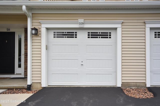 509 Lois Ln, Niskayuna, NY 12304 - garage with asphalt driveway