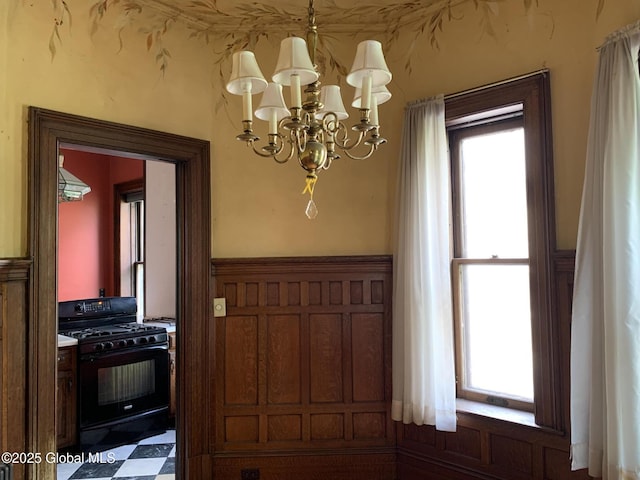 1077 University Pl, Schenectady, NY 12308 - foyer featuring a chandelier