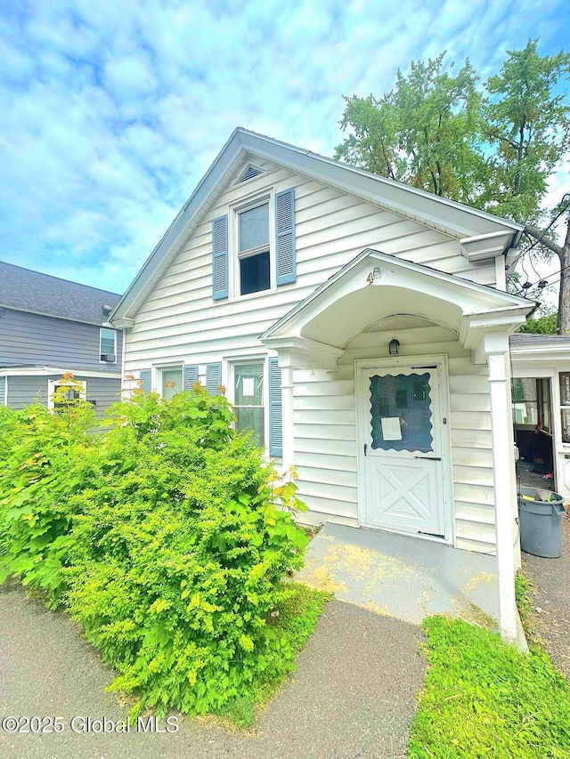 4 Ball Pl, Watervliet, NY 12189 - view of bungalow-style home