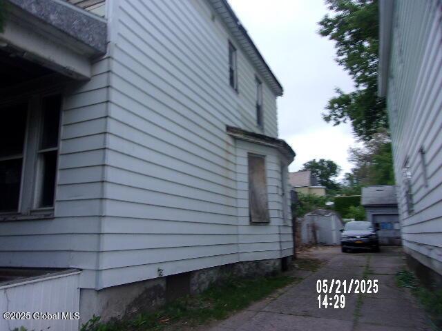 1745 Becker St, Schenectady, NY 12304 - view of side of home