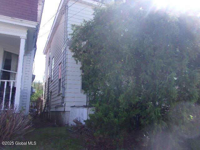 1745 Becker St, Schenectady, NY 12304 - view of side of home