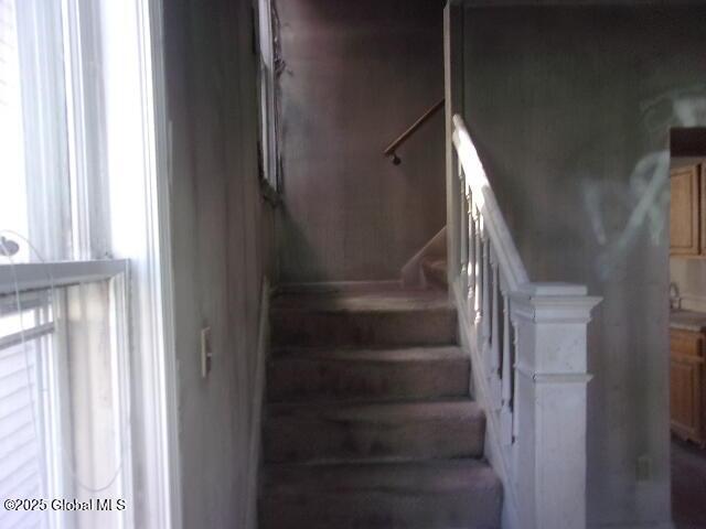 1745 Becker St, Schenectady, NY 12304 - view of stairway