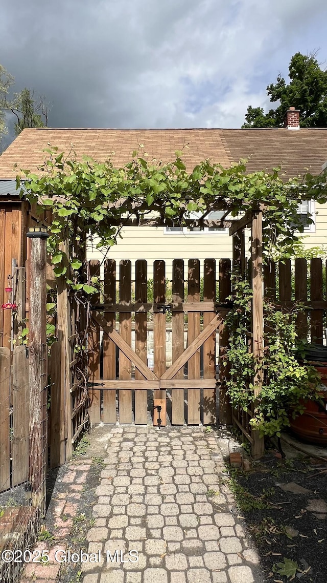 209 Hudson Ave E, East Greenbush, NY 12144 - view of gate