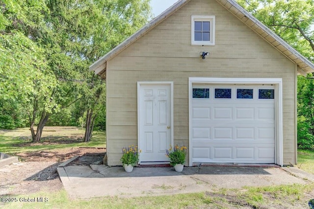 3956 Rte 9 W, Saugerties, NY 12477 - garage featuring a detached garage