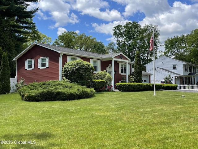 17 Sylvan Ln, Clifton Park, NY 12065 - view of front facade featuring a front yard