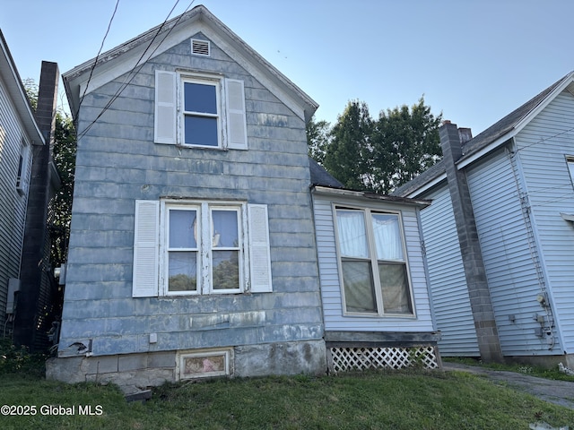 207 Fon Clair St, Johnstown, NY 12095 - view of side of property with a lawn