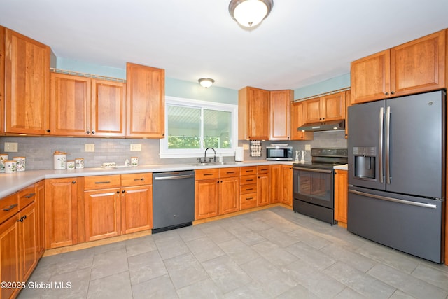 9 S Maple Ln, Colonie, NY 12211 - kitchen featuring stainless steel appliances, under cabinet range hood, tasteful backsplash, light countertops, and a sink