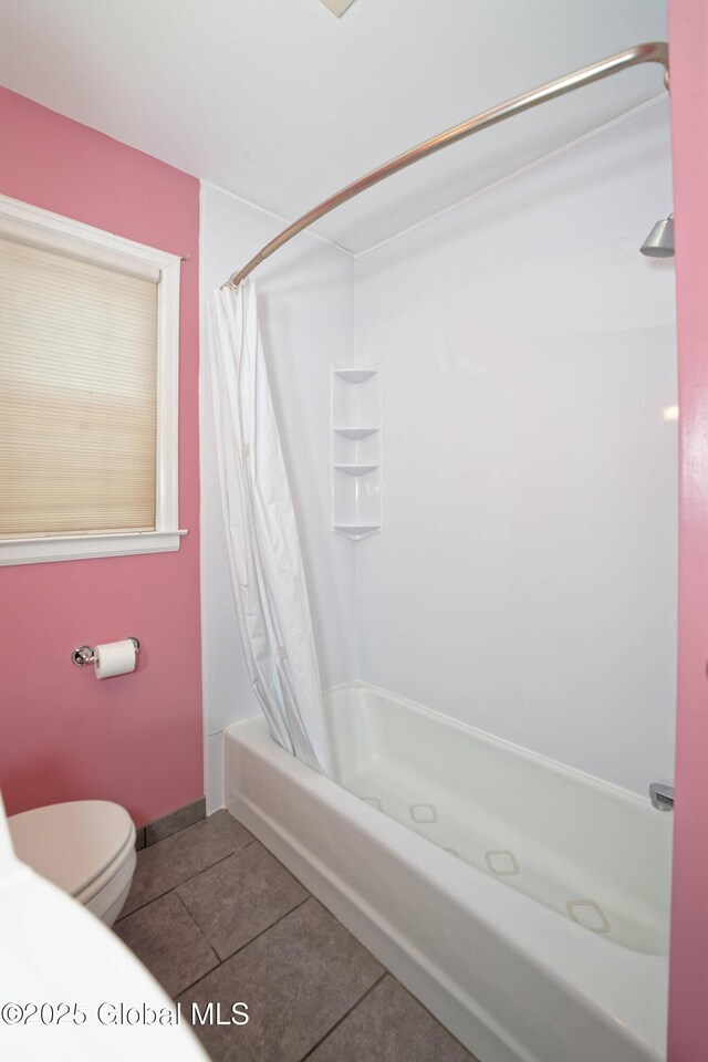 9 S Maple Ln, Colonie, NY 12211 - full bath featuring tile patterned floors, shower / bath combo with shower curtain, toilet, and baseboards