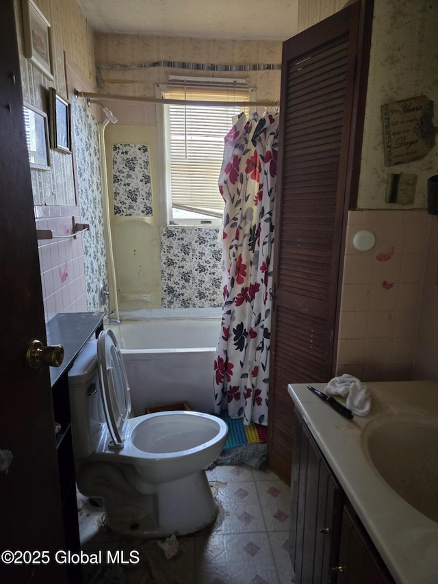 14 Western Ave, Colonie, NY 12189 - full bath featuring vanity, tiled shower / bath combo, toilet, tile patterned floors, and tile walls