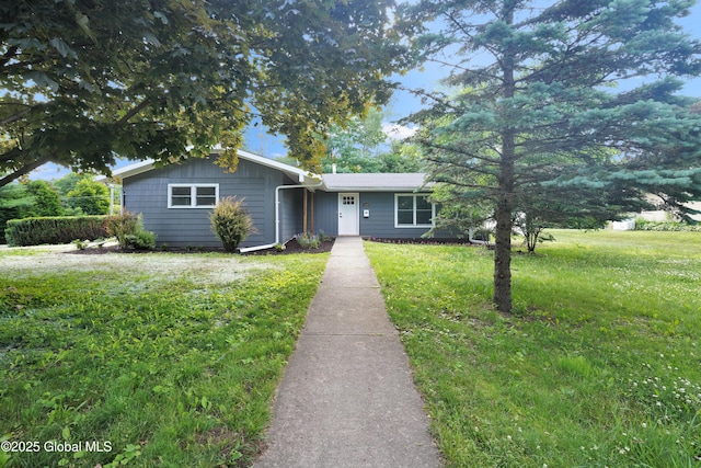 106 E Berkley Sq, Glenville, NY 12302 - ranch-style house with a front yard